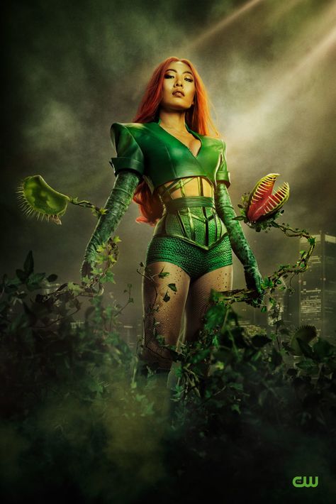 Batwoman: We're Pretty Envious of How Great Nicole Kang Looks as Poison Ivy Bd Art, Different Shades Of Red, Strong Shoulders, Peyton List, Uma Thurman, Movies And Series, Glowy Skin, Batwoman, Poison Ivy