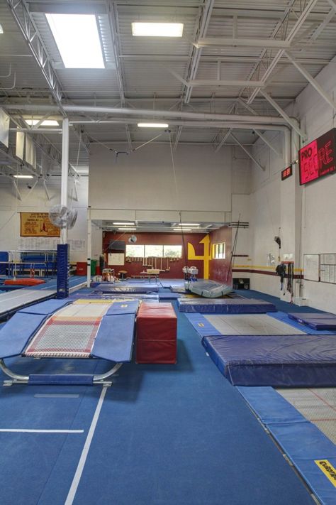 Gymnastics Gym Aesthetic, Tumbling Aesthetic Photos, Tumbling Gymnastics Aesthetic, Trampolining Sport, Gymnastics Asethic, Trampolining Gymnastics, Gymnastics Gymnasium, Tumbling Aesthetic, Gymnastics Jumps