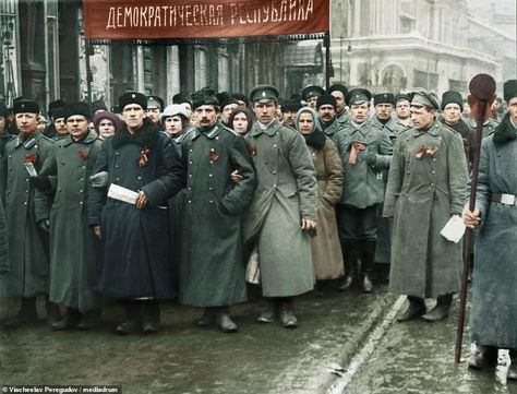 New colour images of Russian Revolution including Lenin and Tsar Nicholas II Russian Revolution 1917, Life In Russia, Bolshevik Revolution, Economic Problems, Russian Revolution, Colorized Photos, Tsar Nicholas Ii, Tsar Nicholas, Russian History