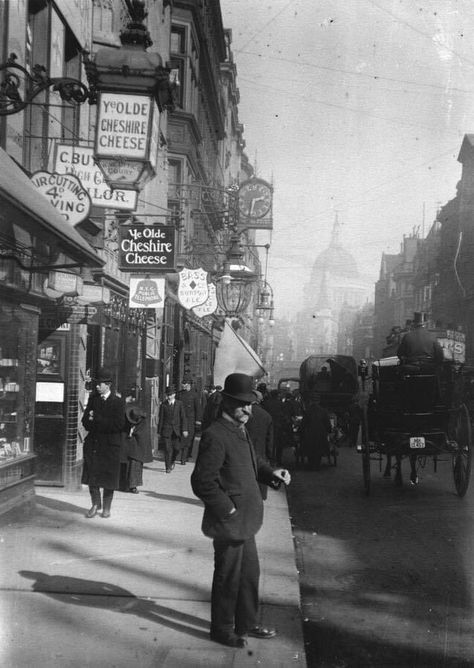 Old London on Twitter: "Fleet Street, 1900. #oldlondon… " Old London, London Sights, London Pubs, Fleet Street, St Pauls Cathedral, Foto Vintage, Vintage London, Photo Mugs, Old Pictures