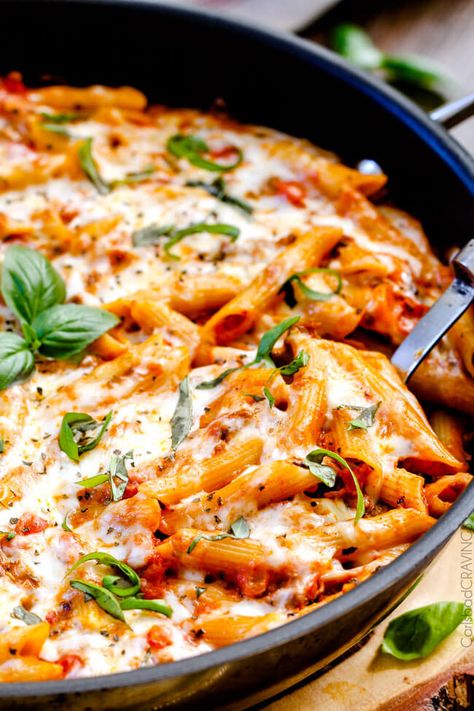 One Skillet Cheesy Penne - the best homemade ragu sauce simmered right with the pasta then loaded with cheese! My family begs me to make this weekly! Essen, Saucy Dinner Recipes, Riccota Cheese Recipes, Homemade Ragu, Baked Penne Pasta, Penne Recipes, Penne Pasta Recipes, Cheese Pasta Recipes, Ragu Sauce