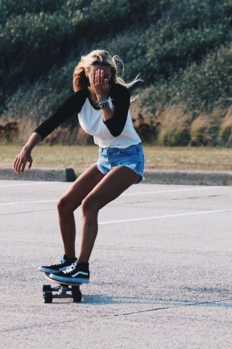 40 Hot-Cute Girls on Skateboard - Skateboarding Photography - Part 11 Skater Boy Style, Surfergirl Style, Skater Girl Style, Swag Outfit, Skateboard Photography, Skate Girl, Skateboard Girl, Look Boho, Roxy Women