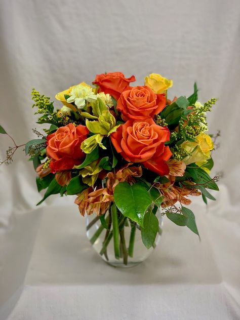 Sunset Over Strawbridge Lake Original design by Love in Flower, June 2019 Nature, Repotting Orchids, Funeral Ideas, Mexican Themed Weddings, Luxury Bouquet, Small Flower Arrangements, Rose Flower Arrangements, Table Flower Arrangements, Orchid Centerpieces