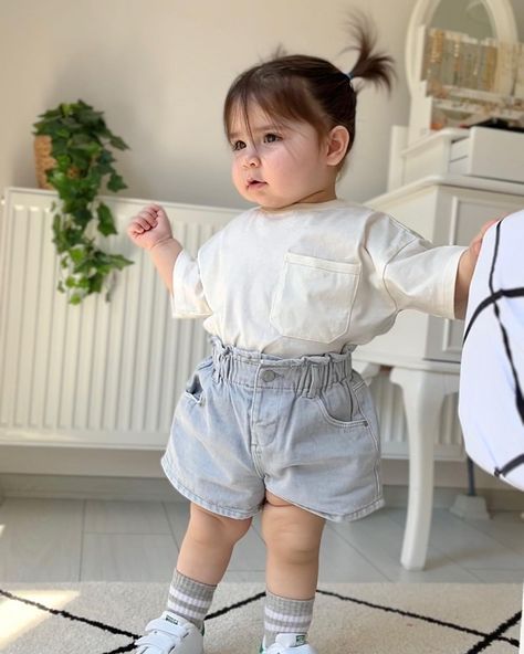 Toddler Spring Outfits, طفلة حديثة الولادة, Girls Spring Outfits, Baby Ootd, Baby Boy Photos, Kids Designer Dresses, Girls Style