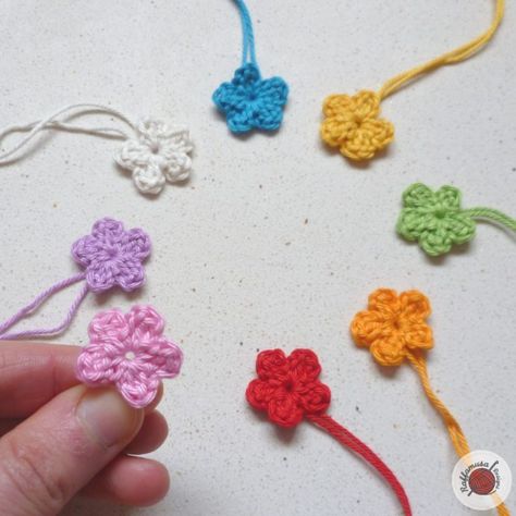 Amigurumi Patterns, Couture, Flower Applique Patterns, Crochet Small Flower, Crochet Applique Patterns Free, Crochet Embellishments, Heart Applique, Crochet Flowers Easy, Crochet Flowers Free Pattern