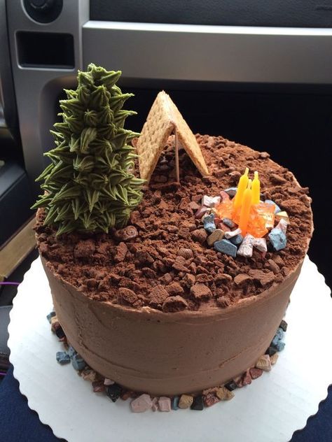 Level Up Cake Ideas, Camping Party Cake Ideas, Campfire Bday Party Ideas, Cake Challenge Ideas, Camp Cake Birthday, Glamping Cake Ideas, Camping Party Cake, Campfire Birthday Cake, Camping Cakes Birthday