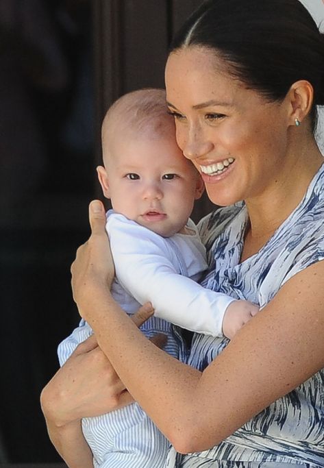 Megan And Harry, Prince Archie, Meghan Markel, Archie Harrison, Guitar Storage, Prince Harry Et Meghan, Elizabeth 2, Megan Markle, Desmond Tutu