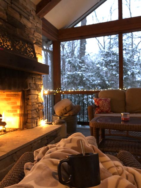 Natal, Cozy Cabin Getaway, Luxury Cabin Aesthetic, Skiing Cabin Aesthetic, Cabin In The Winter, Luxury Ski Resort Aesthetic, Snow Cottage Aesthetic, Cozy Snow Cabin, Cottage Winter Aesthetic