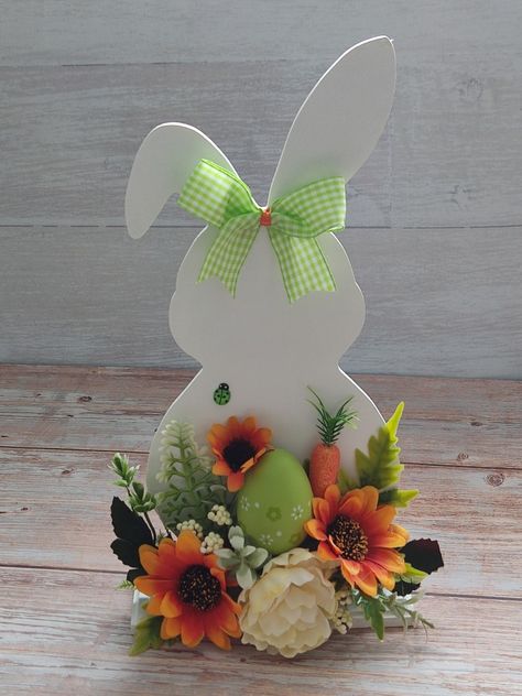 Diy – Velikonoce, Spring Floral Decor, Church Easter Decorations, Easter Flower Arrangements, Easter Crafts For Adults, Easter Wood Crafts, Easter Spring Wreath, Fun Easter Crafts, Easter Wreath Diy