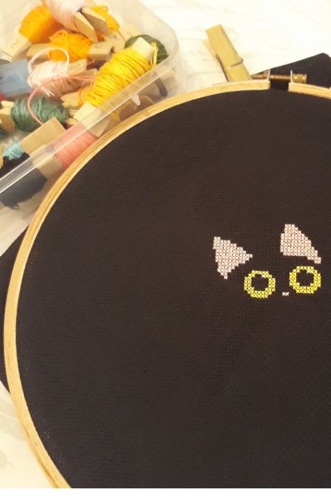 Black Canvas Cross Stitch, Simple Cat Cross Stitch Patterns, Black Background Cross Stitch, Cross Stitch Black Cat, Cross Stitch Black Background, Cross Stitch Cat Pattern, Black Work Cross Stitch, Cute Cat Cross Stitch, Black Cat Embroidery