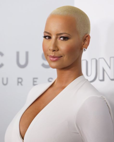 Amber Rose Amber Rose, Short Platinum Blonde Hair, Bald Head Women, Rosé Model, Golden Globes After Party, Short Sassy Hair, Celebrity Singers, Brown Skin Girls, Platinum Blonde Hair