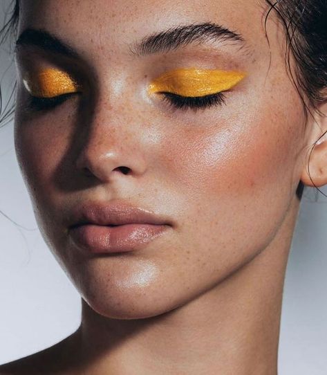 beauty inspiration : yellow cream eyeshadow, peach cream blush and lip | @c__l__o @kensnation Make Up Color, Yellow Blush, Yellow Eye Makeup, Bold Eyeshadow, Make Up Inspiration, Makeup Quotes, No Foundation Makeup, Beauty Guru, Editorial Makeup