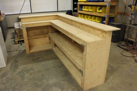 DIY: How to Build a Durable Home Bar - Building Strong Basement Bar Diy, Bar Pallet, Building A Home Bar, Home Bar Plans, Basement Bar Plans, Bar Patio, Pallet Bar Diy, Diy Outdoor Bar, Home Bar Rooms