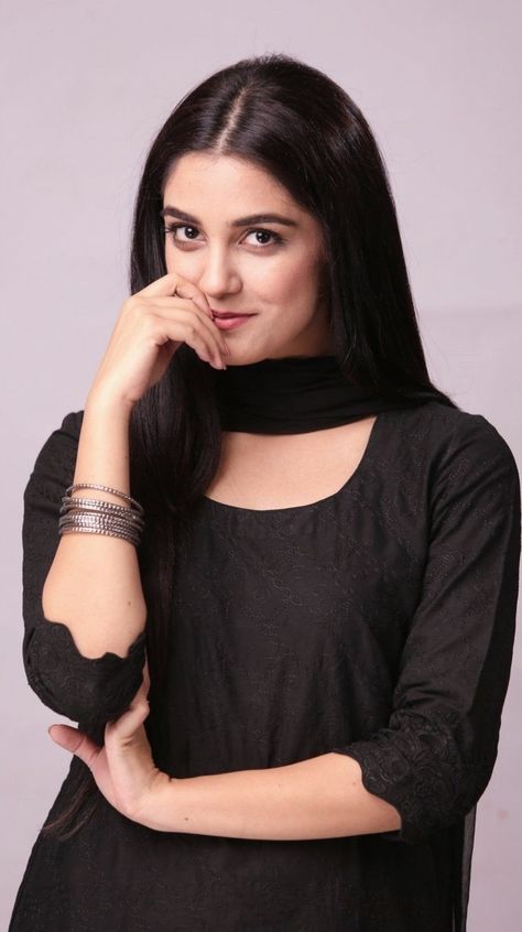 Maya Ali Maya Ali Pics, Massage Steps, Black Dpz, Holi Girls, Hina Altaf, Baby Dress Embroidery, Kurti Fashion, Pakistani Beauty, Pakistani Songs