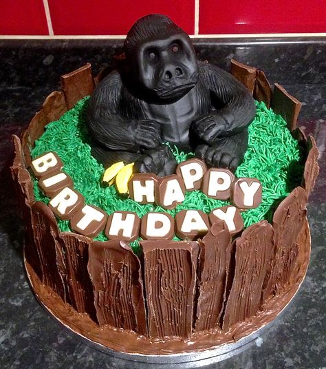 Gorilla Birthday Party Ideas, Gorilla Birthday Cake, Gorilla Tag Cake, Gorilla Cake, Kong Kong, Gorilla Tag, Huge Cake, Cake Kids, Cool Birthday Cakes