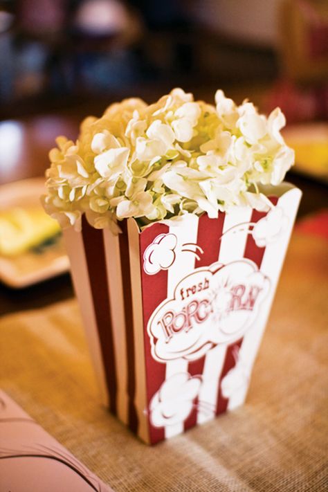 Popcorn Flowers, Carnival Wedding Theme, Cirque Vintage, Vintage Circus Theme, Theme Carnaval, Circus Vintage, Vintage Circus Party, Circus Wedding, Circus Decorations