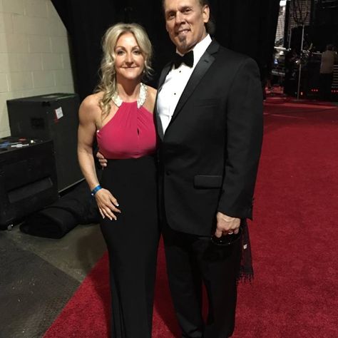2016 WWE Hall of Fame inductee Sting (Steve Borden) and his wife Sabine Emola Borden backstage at the ceremony. #WWE #WWEHOF #WrestleMania #WCW #wwecouples #wwewives #wwewags Steve Borden Sting, Wrestling Couples, Steve Borden, Wwe Couples, Wwe Hall Of Fame, Nxt Divas, Wrestling Superstars, Stinger, Pro Wrestling