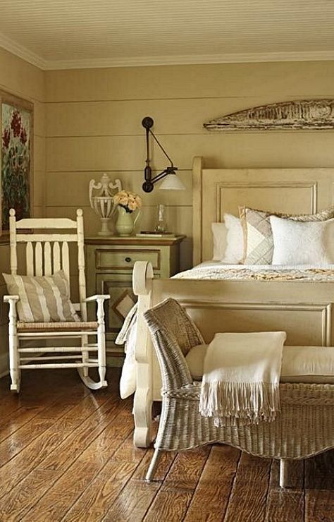 Cozy Bedrooms in Warm Colors for Winter Dreaming Small Cottage Bedroom Ideas, Cottage Bedroom Design, Small Cottage Bedroom, Bedroom Floor Ideas, Cottage Bedroom Decor, Cottage Style Bedrooms, Country Cottage Bedroom, Country Bedrooms, Country Bedroom Decor