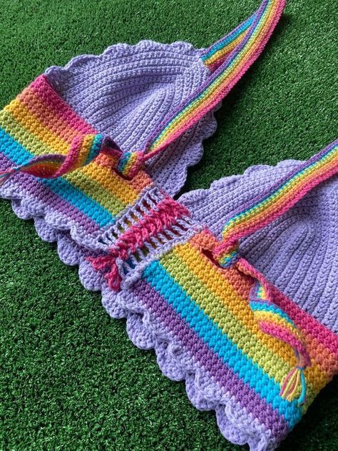 Crochet With Rainbow Yarn, Festival Crochet Patterns Free, Diy Pride Outfit, Crochet Pride Patterns, 1 Hour Crochet Projects, Free Form Crochet, Rainbow Top, Crochet Rainbow, Knitting Machine Projects