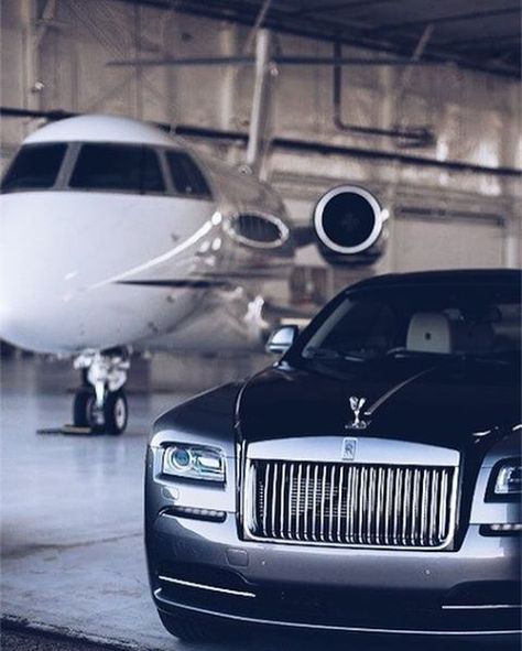 Rolls Royce & a Private Jet    Pinterest: @entmillionaire Buga, Jets Privés De Luxe, T Max 530, Jet Privé, Luxury Private Jets, Luxury Cars Rolls Royce, Rolls Royce Cars, Luxury Destinations, Luxury Lifestyle Dreams