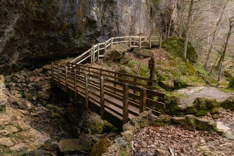 15 Scenic Trails for Hiking in Iowa - Midwest Explored Midwest Hiking, Effigy Mounds, Spring Park, Nature Hikes, Pikes Peak, Go Hiking, Nature Trail, Gorgeous View, Camping Experience