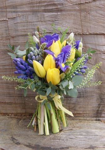 Purple Bouquets, Hand Tied Bridal Bouquet, Wedding Flowers Tulips, Tulip Wedding, Spring Wedding Bouquets, Spring Wedding Bouquet, Yellow Bouquets, Yellow Wedding Flowers, Flowers Decoration