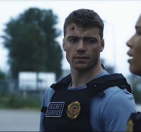 serie netflix Handball, Peter The Night Agent, Peter Sutherland Night Agent, Gabriel Basso, The Night Agent, Peter Sutherland, Alan Ritchson, Movies Quotes Scene, American Series