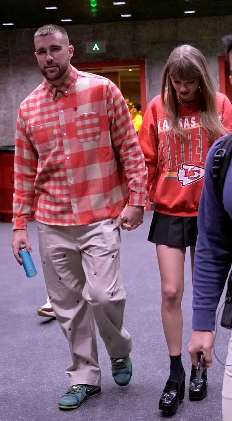 Lana Del Rey, Taylor Swift Boyfriends, Travis Taylor, Chiefs Game, Blonde Cat, Estilo Taylor Swift, Travis Kelce, Swift 3, Long Live Taylor Swift