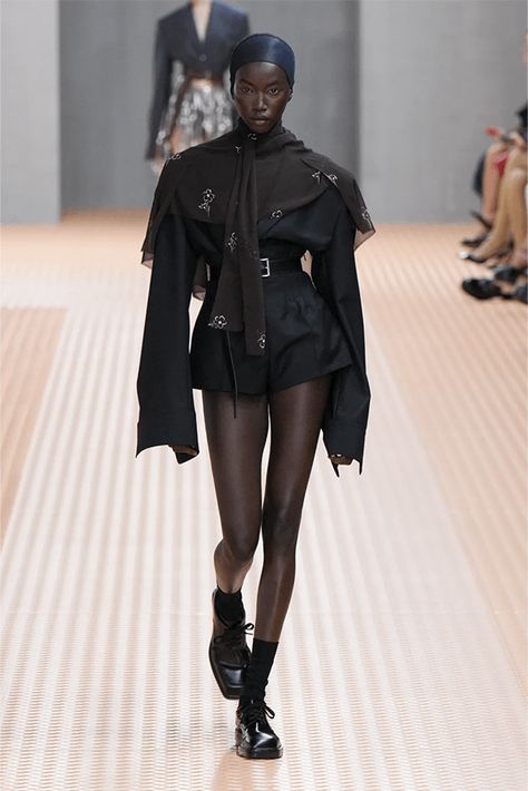 Milan Outfits, Prada Fashion Show, Prada Runway, Milan Fashion Week Runway, 2024 Runway, Best Of Fashion Week, Prada Fashion, Stella Mc, Prada Spring