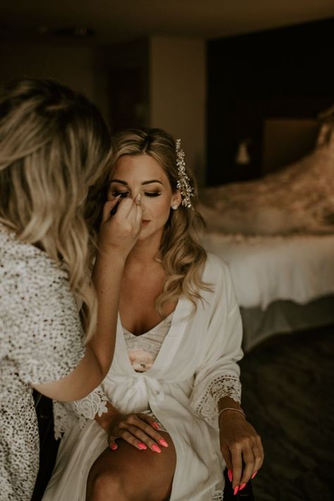 Bride And Bridesmaid Getting Ready Pictures, Morning Wedding Pictures, Wedding Picture Ideas Bride Getting Ready, Wedding Pictures Bride Getting Ready, Morning Of Wedding Photography, Bride Picture Ideas Getting Ready, Wedding Photo Ideas Getting Ready The Bride, Most Beautiful Brides, Getting Wedding Ready