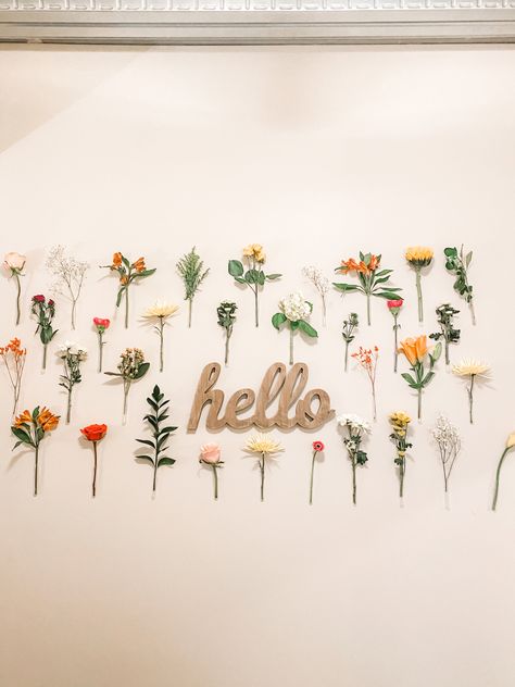 Flowers Flower Wall Classroom, Flower Wall Living Room, Floating Flower Wall, Fake Flower Decor, Flowers On Wall, Fake Flowers Decor, Wedding Table Decorations Vintage, Selfie Wall, Letter Wall Decor