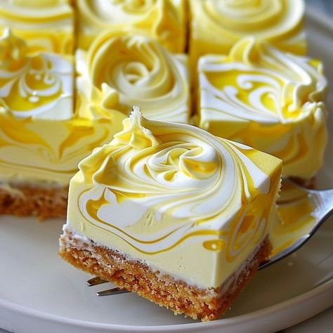 Marbled Cheesecake, Lemon Cheesecake Bars, Cheesecake Bar Recipes, Kolaci I Torte, Classic Cheesecake, Dessert Bar Recipe, Gf Desserts, Cheesecake Desserts, Dessert Salads