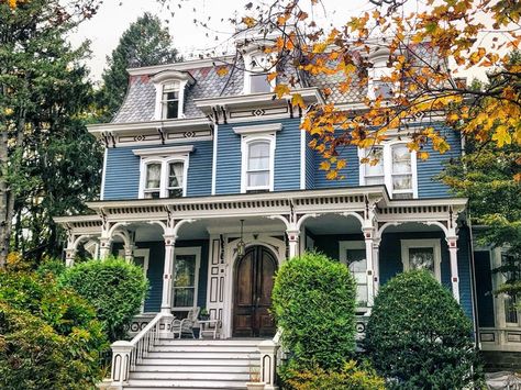 Samantha on Instagram: “* G R A N D  D U T C H E S S * 👑 That is the name of this Second Empire style Victorian house (really digging the Mansard roof). Built in…” Victorian Second Empire House, Second Empire Victorian House, 2nd Empire House, Small Victorian House, Second Empire House, Empire House, Victorian Homes Exterior, Victorian Village, Velvet Sky