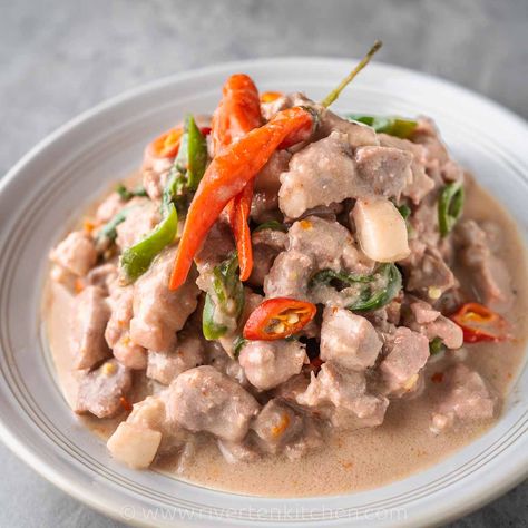 Bicol Express Recipe Bicol Express Recipe, Pork Adobo Recipe, Beef Pares, Sinigang Recipe, Bicol Express, Pastries Cake, Sisig Recipe, Bread Pastries, Pork Adobo