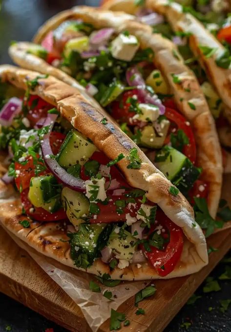 Greek Salad Pita Pockets Pita Bread Stuffing Ideas, Pita Ideas Dinners, Greek Pita Sandwich, Pita Pizza Pockets, Pita Meal Ideas, Greek Pita Recipe, Mediterranean Pita Pockets, Greek Pita Pockets, Pita Bread Lunch