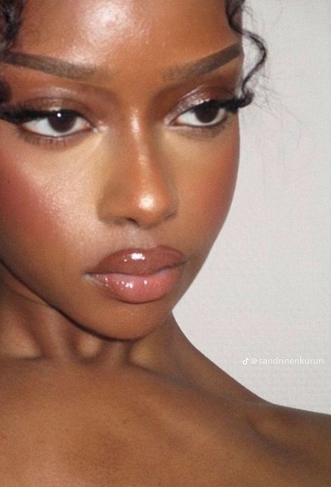 BLACK GIRL MAKE UP on Tumblr Tumblr, Latte Makeup Look, Glowy Summer Makeup, Latte Makeup, Makeup Wallpaper, Wallpaper Makeup, Aesthetic Products, Collection Aesthetic, Organization Makeup