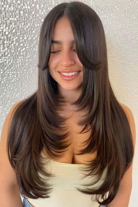 Oval Layered Haircut, Trendy Haircut For Long Hair Straight, Cabelo Plus Size, Layer Panjang, Oval Face Haircuts, Stylish Haircuts, Long Layered Haircuts, Layered Haircut, Haircuts Straight Hair