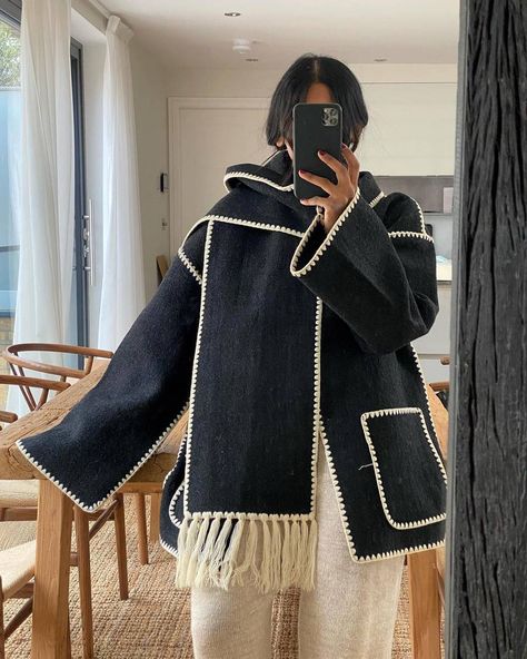 Winter Coat Black, Scarf Coat, Outerwear Trends, Mode Instagram, Blanket Jacket, Scarf Jacket, Blanket Coat, Coat Trends, Long Trench