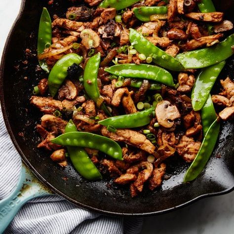 Chicken With Black Beans, Stir Fried Chicken, Wok Recipes, Winter Foods, Mark Bittman, Black Bean Recipes, Chicken Chunks, Cooking Stuff, Yummy Meals