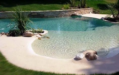 sand-pool-beach-zero-entry-pool Beach Pool Design, Patio Chico, Island Pool, Pools Design, Kleiner Pool Design, Zero Entry Pool, Pool Sand, Beach Entry Pool, Dream Backyard Pool