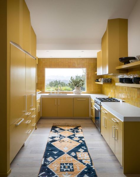 11 Kitchen Trends 2023 Will See A Lot Of...And We're Pretty Excited About Them - Emily Henderson Maximalist Kitchen, Monochrome Kitchen, Mountain Kitchen, Coffee Bars In Kitchen, Mid Century Modern Kitchen, Emily Henderson, Mid Century Kitchen, Scandinavian Kitchen, Yellow Kitchen