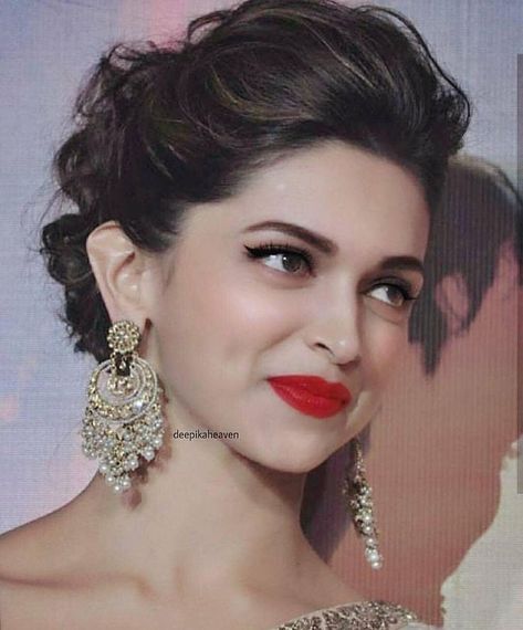 Hair Updos Wedding, Deepika Hairstyles, Deepika Padukone Hair, Ceo Motivation, Updos Wedding, Hair Styels, Seo Business, Deepika Padukone Style, Bridal Hair Buns