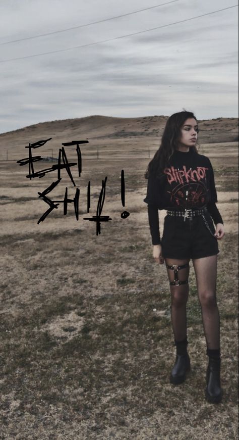 Metal Girlfriend Outfit, Metal Woman Outfit, Metal Female Outfit, Metal Band Concert Outfit, Goth Band Tee Outfit, Metal Looks For Women, Outfits For Metal Concert, Metal Grunge Outfits, Metal Head Outfits Girl