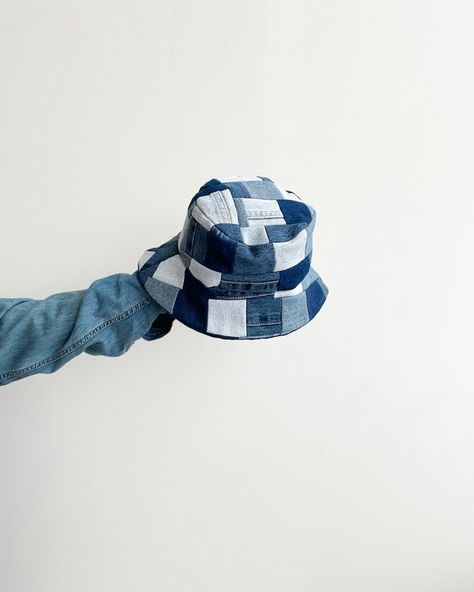 Upcycling, Patchwork, Denim Patchwork Bucket Hat, Diy Hat Pattern Sewing, Diy Denim Bucket Hat, Denim Bucket Hat Pattern, Denim Hat Diy, Denim Bucket Hat Diy, Diy With Denim