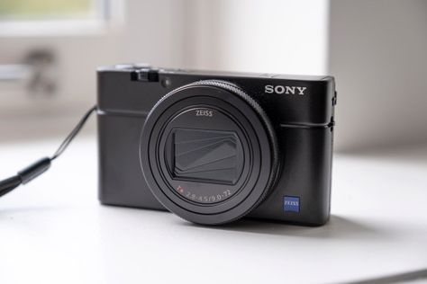 Sony’s latest advanced compact camera is the highly pocketable RX100 VII, the seventh iteration of the RX100. Since its debut, this line of cameras has proven a very popular option among enthusiasts looking for a great travel camera, vloggers and even pros who want a compact backup option jus… Pocket Camera, Sony Rx100 Vii, Camera Tutorial, Sony Rx100, Full Frame Camera, Travel Camera, Optical Image, Tas Fashion, Sony Camera