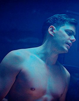 Bill Skarsgard Kissing, Bill Skarsgard Soulmates, Bill Skarsgard Kiss Gif, Bill Skarsgard Roman Godfrey, Bill Skarsgard Kiss, Hemlock Grove Aesthetic, Roman Godfrey Gif, Bill Skarsgard Wallpaper, Bill Skarsgard Aesthetic