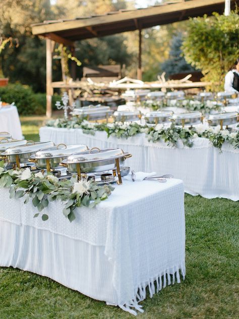 make your wedding buffet feel less like a cafeteria with a little extra floral garlands draped on the tables Katering Pernikahan, Wedding Buffet Table, Food Table Decorations, Wedding Food Table, Reception Buffet, Buffet Wedding Reception, Decoration Buffet, Buffet Table Decor, Food Buffet