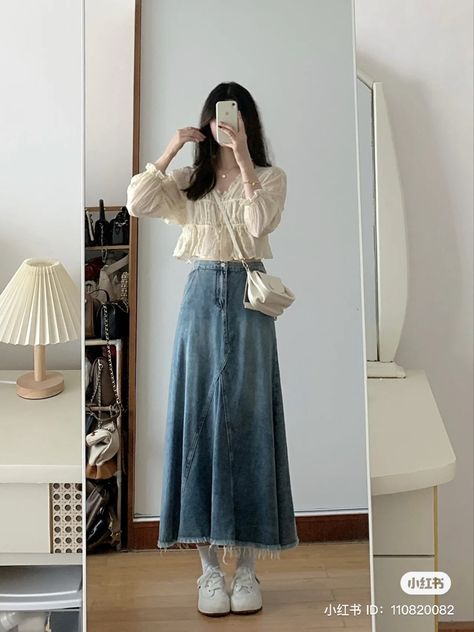 Pear Fashion Outfits, Long Casual Skirt Outfits, Korean Denim Skirt Outfit Ideas, Korean Inspo Outfit, Long Skirt Outfits Korean Style, Japan Outfit Inspo Summer, Modest Dresses Casual Elegant, Dress Over Jeans Korean, Jean Long Skirt Outfits