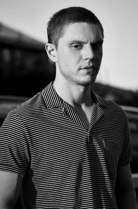 Evan Peters at Large Magazine Photoshoot (2018) Evan Peters 2022 Photoshoot, Evan Peters Pose, Evan Peters Photoshoot, Evan Peter, Peter Evans, Evan Thomas, Tate Langdon, Magazine Photoshoot, Tik Tok Videos Funny