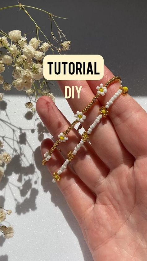 How one can make a easy bracelet with beaded daisies? Tutorial #beading #beadedbracelet #diybracelet Check more at https://howcandothis.com/diyideas/how-one-can-make-a-easy-bracelet-with-beaded-daisies-tutorial-beading-beadedbracelet-diybracelet/ Flower Bracelet Diy, Handmade Bracelets Tutorial, Bracelet Making Tutorial, Seed Bead Bracelets Diy, Easy Bracelet, Seed Bead Bracelets Tutorials, Anklets Diy, Diy Necklaces Tutorial, Tiny Bead Bracelet